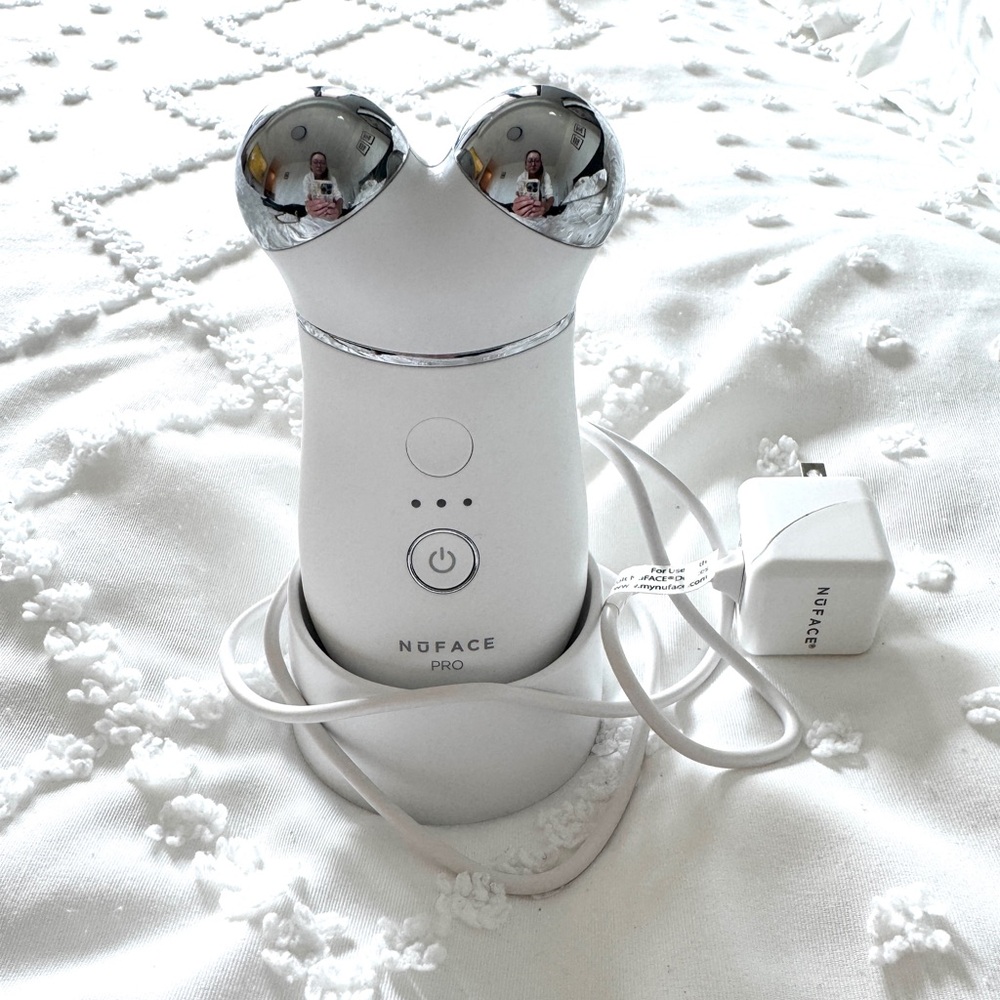 NUFACE TRINITY+ PRO Microcurrent Device